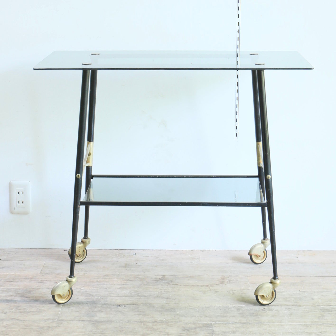 ヴィンテージラタンサイドテーブル202505055 – BROCANTE