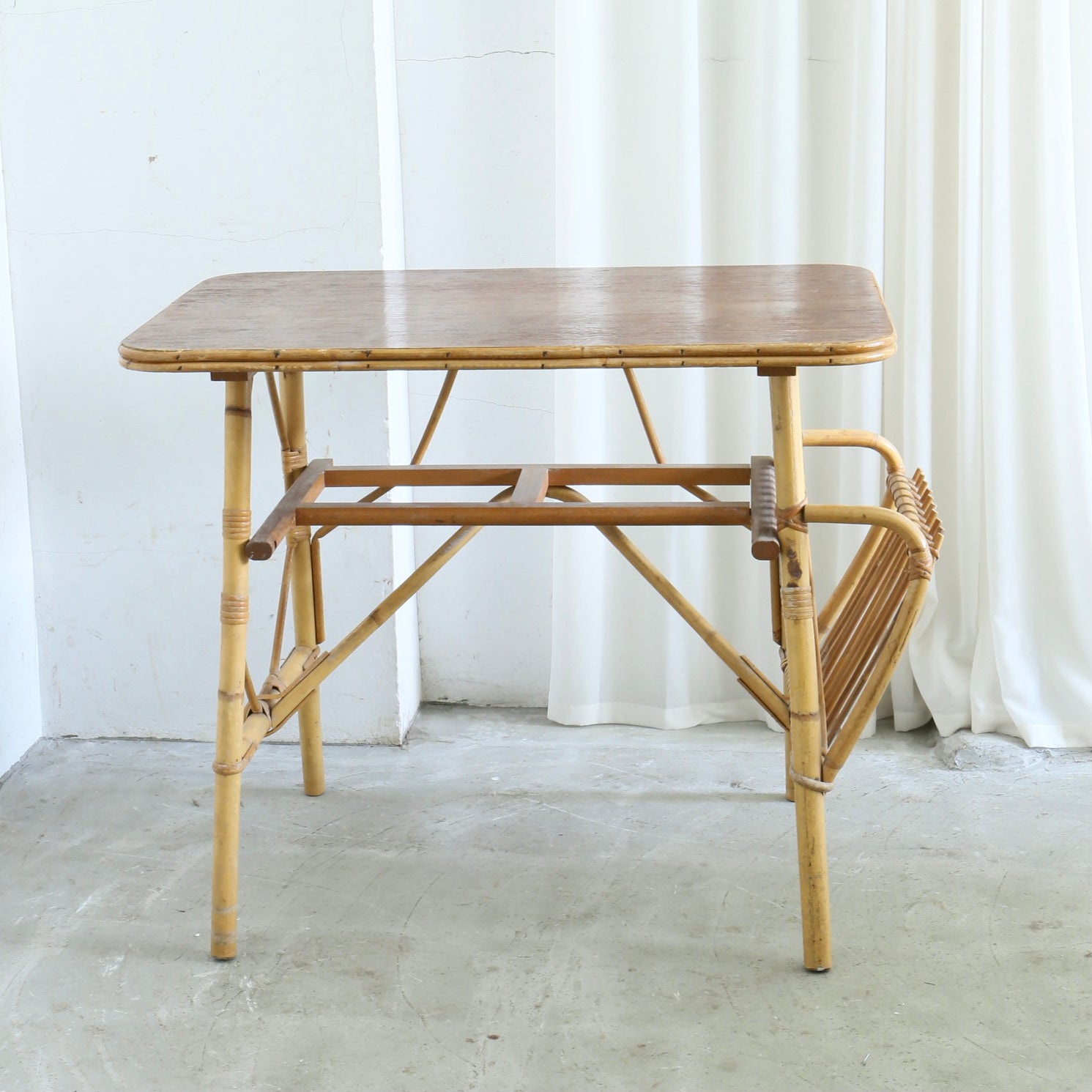 ヴィンテージラタンサイドテーブル202505055 – BROCANTE