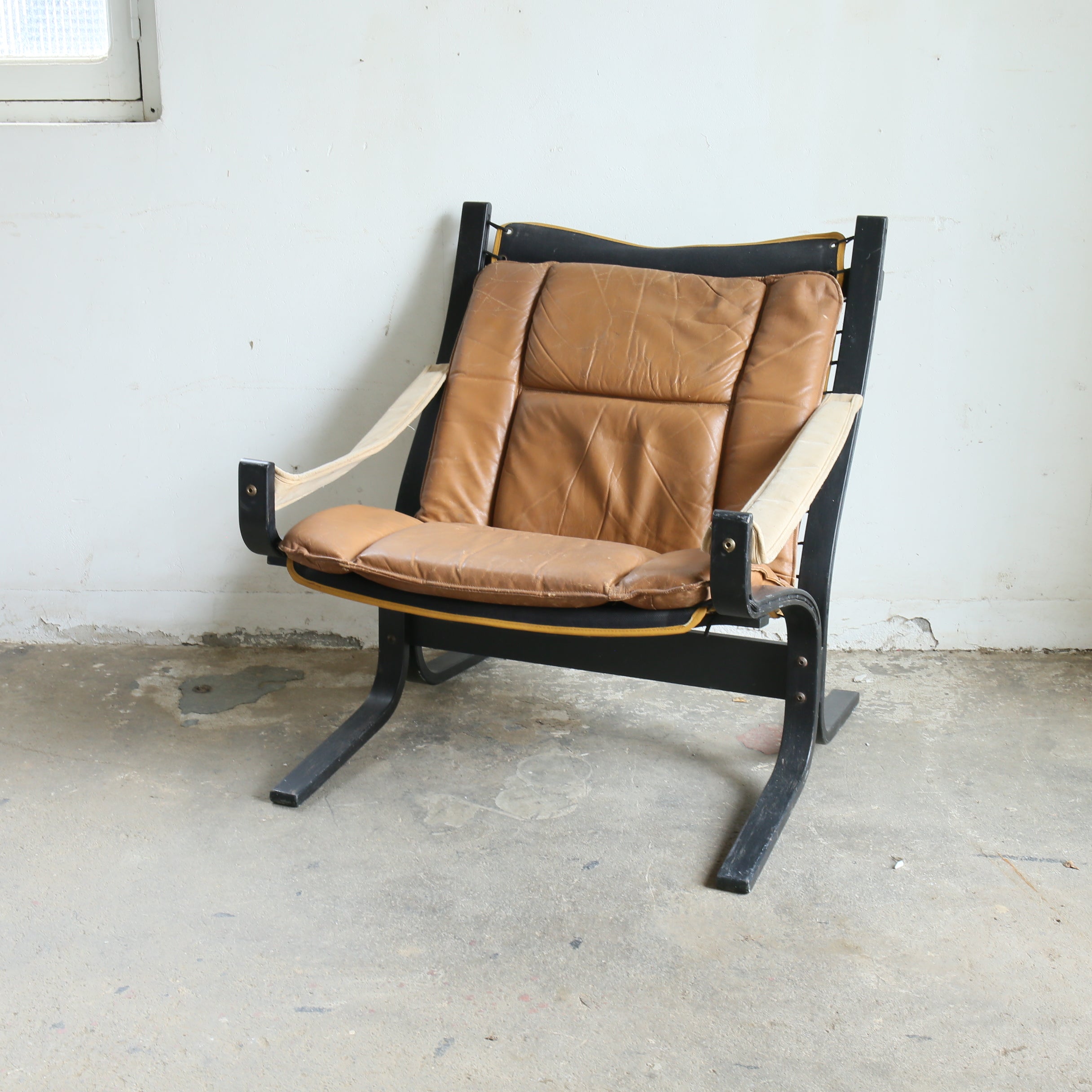 ヴィンテージレザーチェア 202510261 – BROCANTE