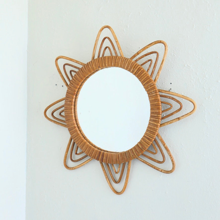 vintage mirror 202506114