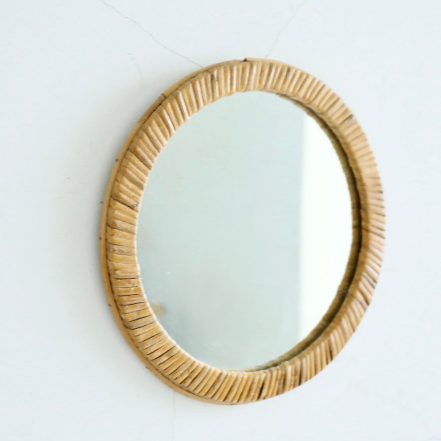 vintage mirror 202503051