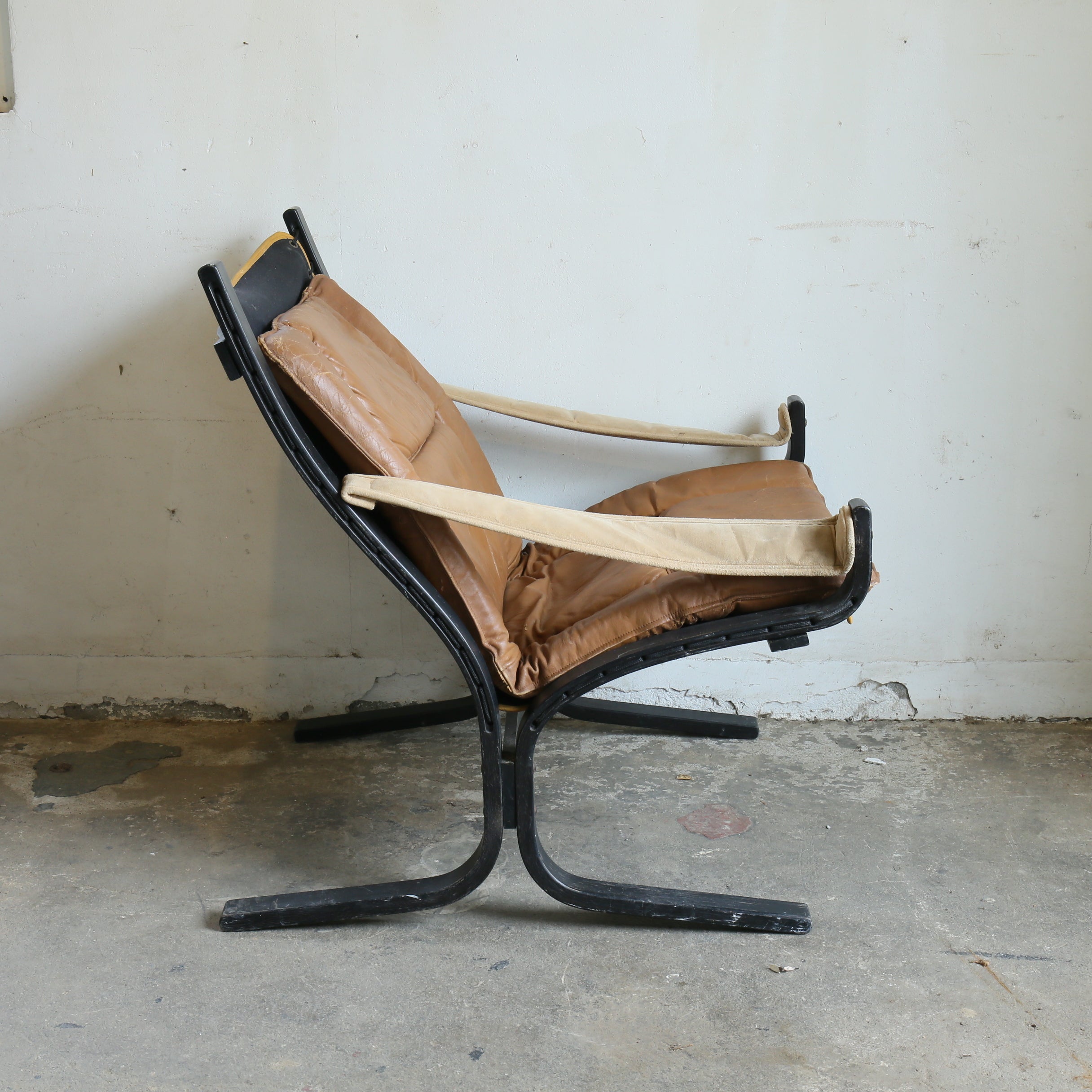 ヴィンテージレザーチェア 202510261 – BROCANTE