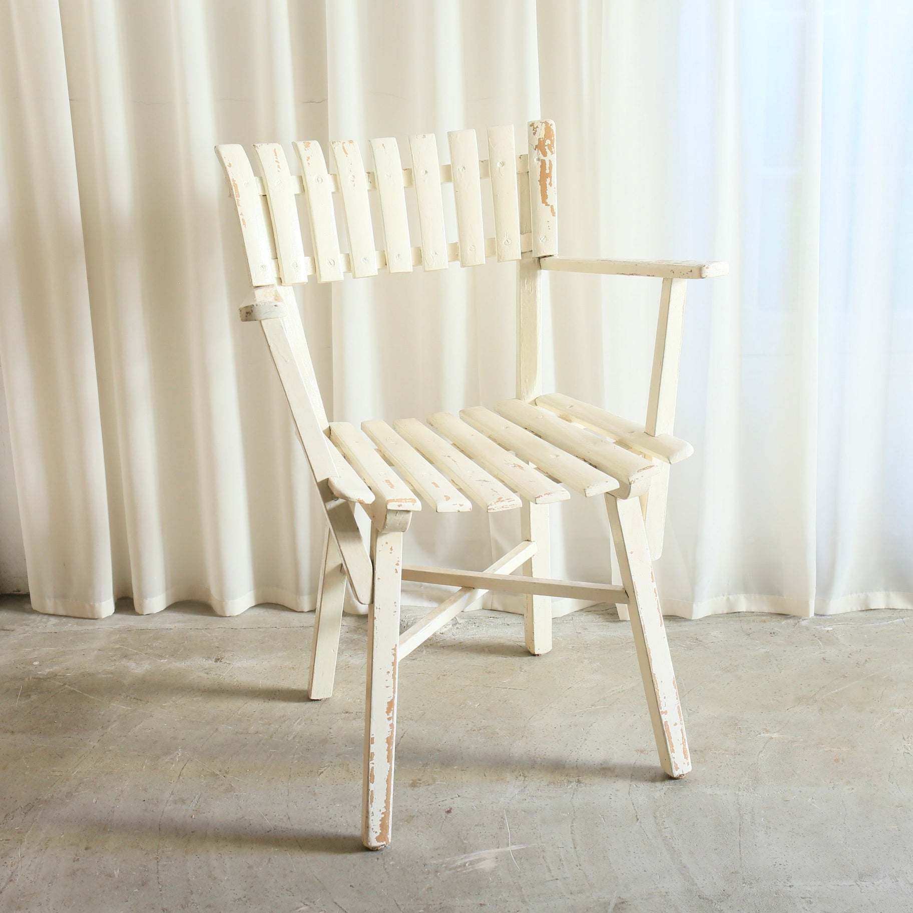 アンティークウッドチェア 202601232 – BROCANTE