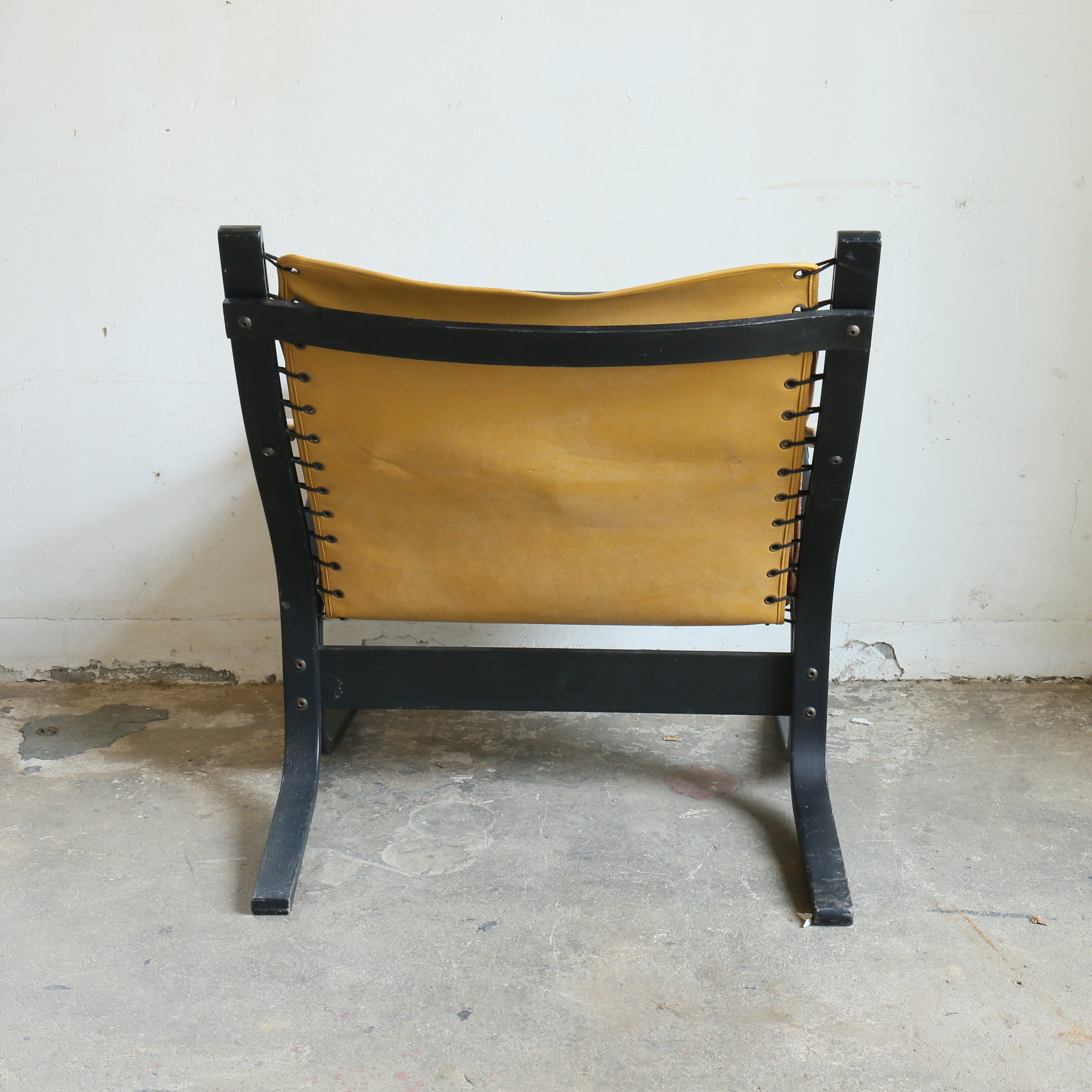 ヴィンテージレザーチェア 202510261 – BROCANTE