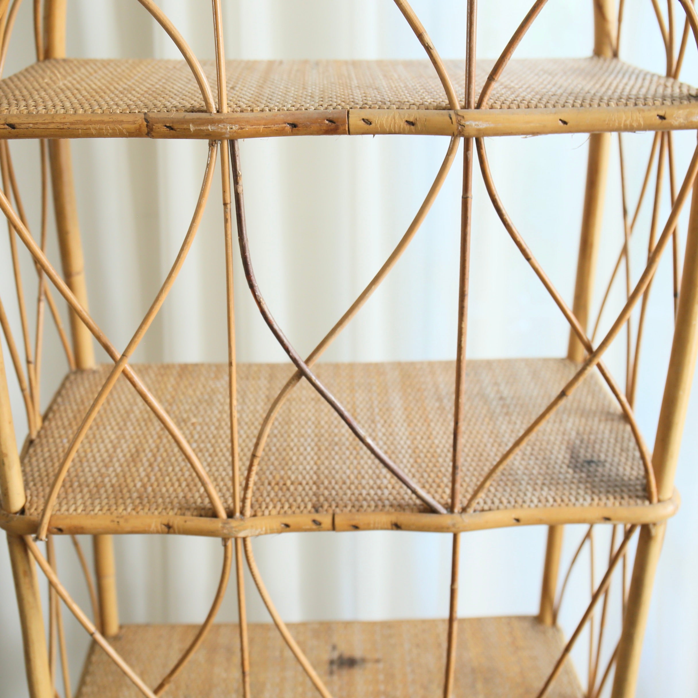 フランスヴィンテージラタンシェルフ 202511283 – BROCANTE