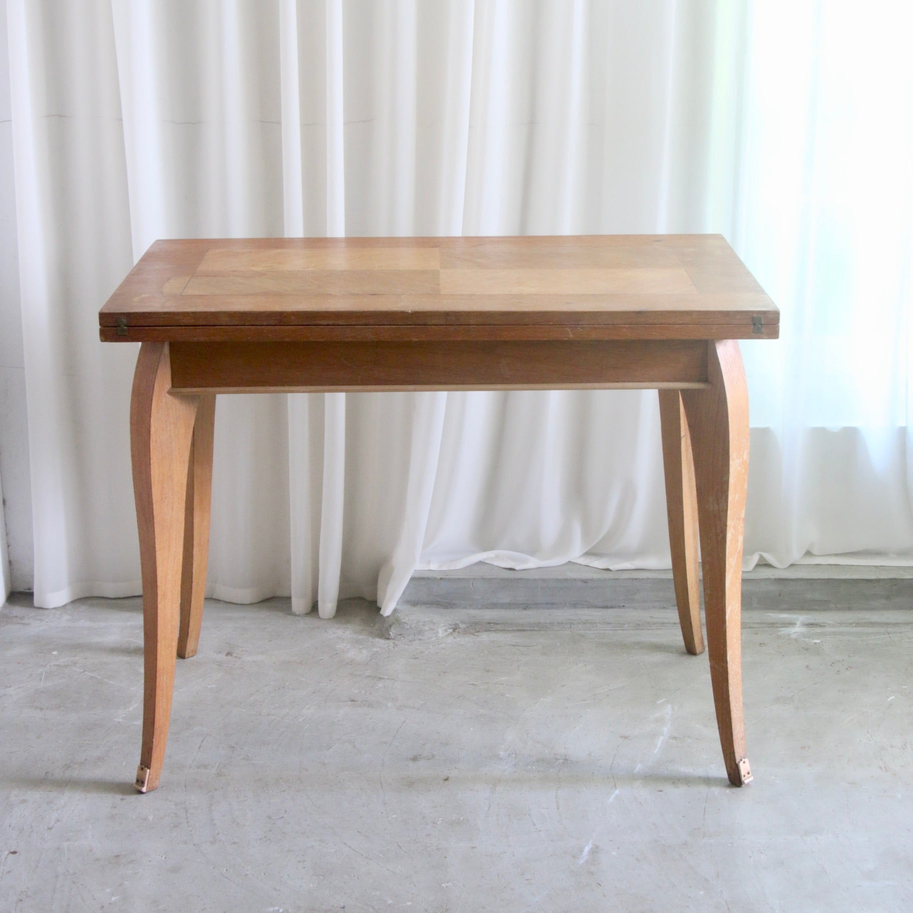 vintage table 202507194