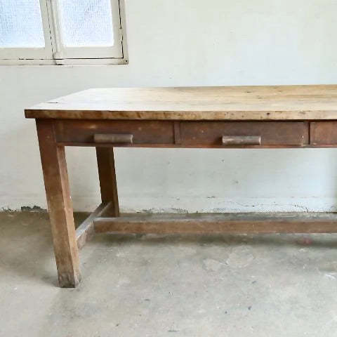 antique table  20250218n2