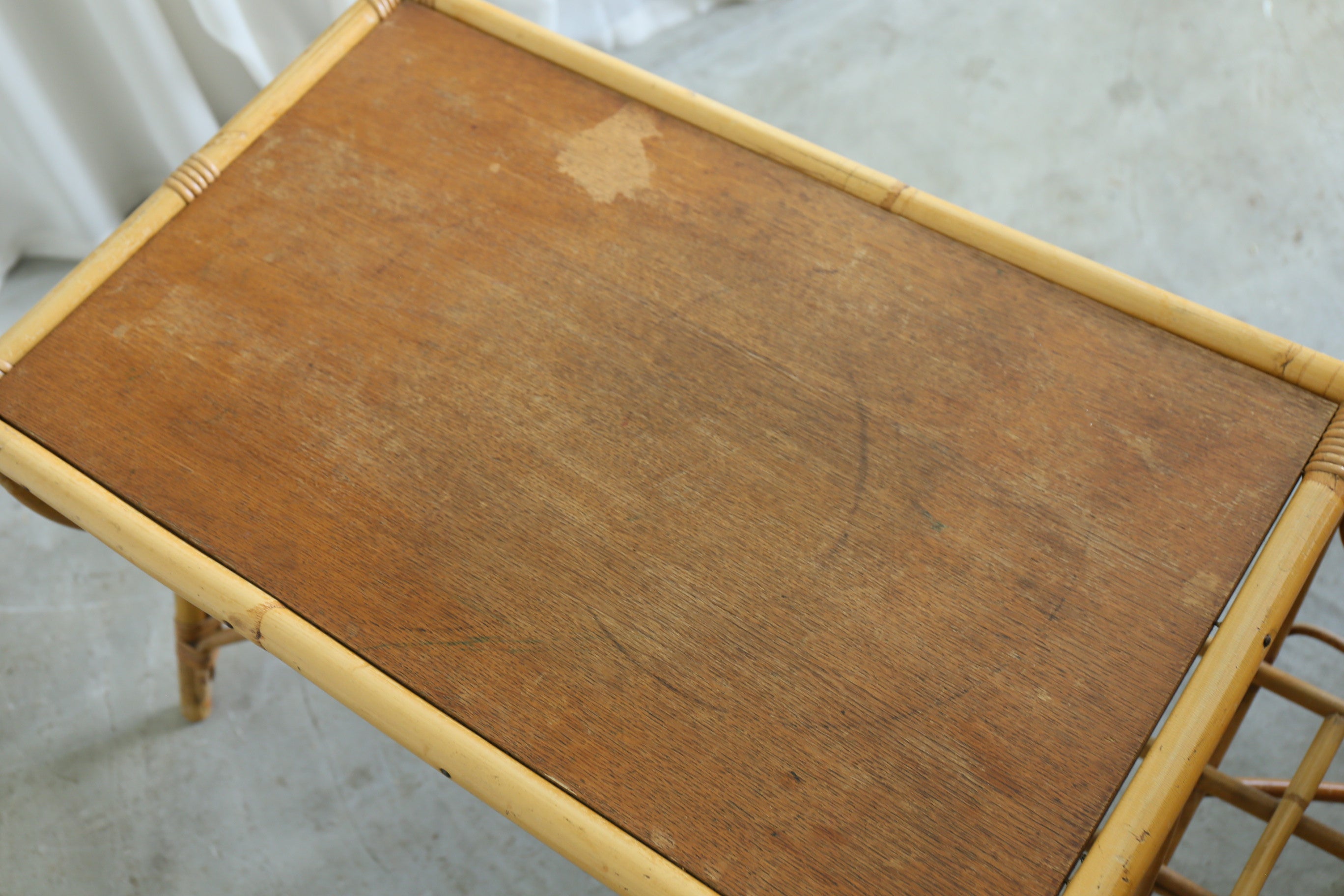 ヴィンテージラタンサイドテーブル202505055 – BROCANTE