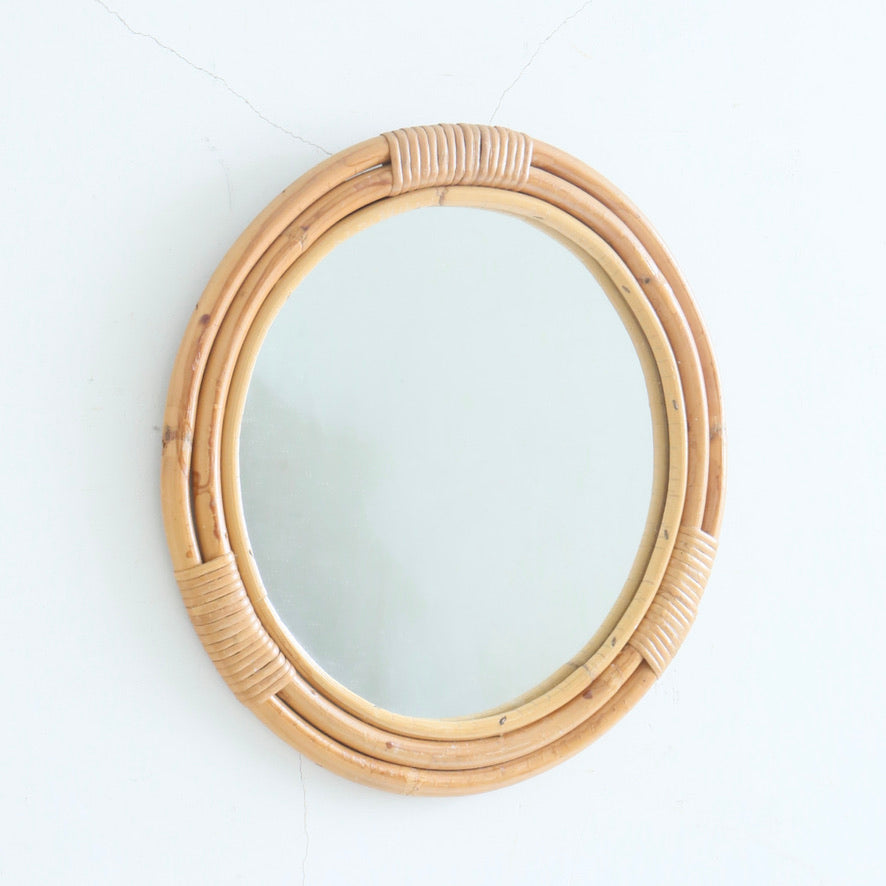 vintage mirror 202503050