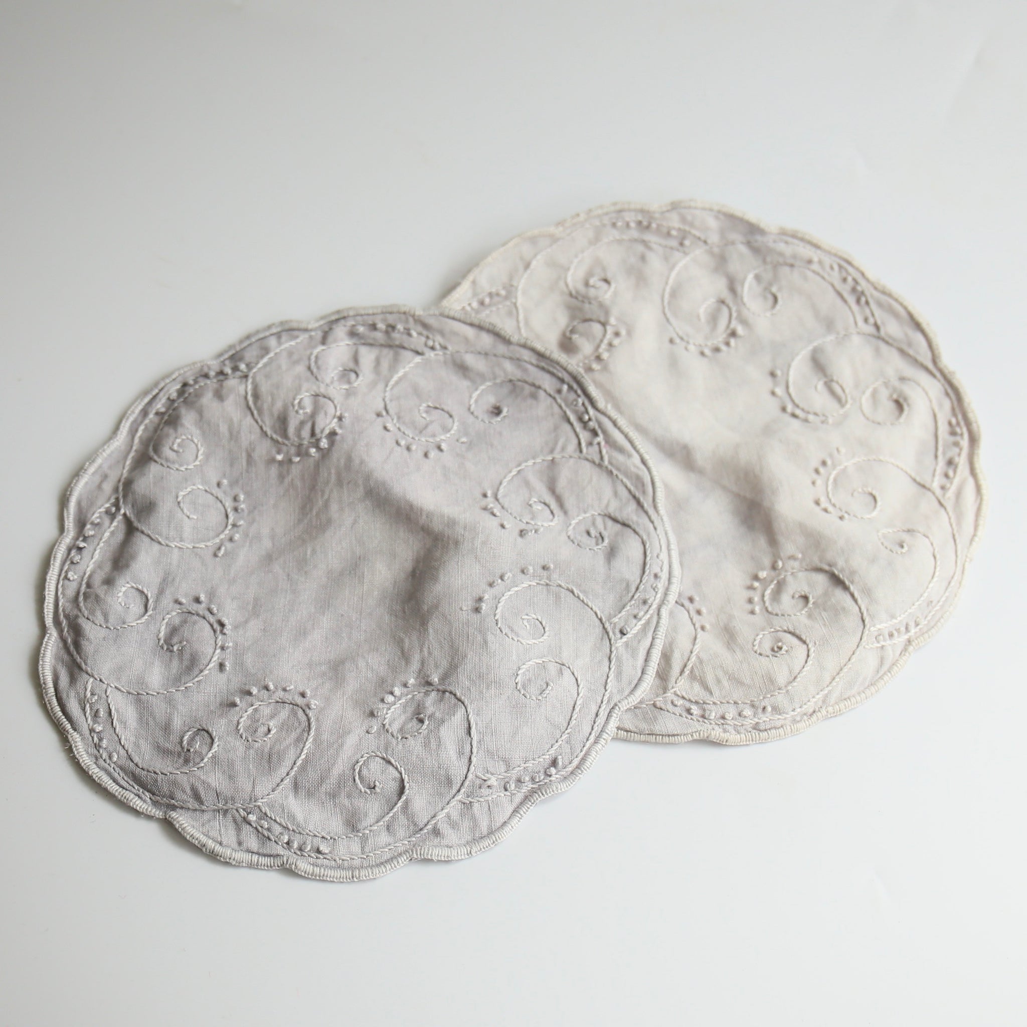 フランスアンティーククロス 20251106n7