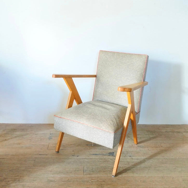 vintage sofa 20250805n1